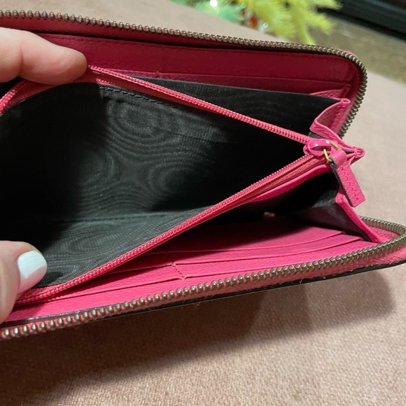 Gucci Pink and Green Striped Long Zip Wallet VGUC - Picture 5 of 8